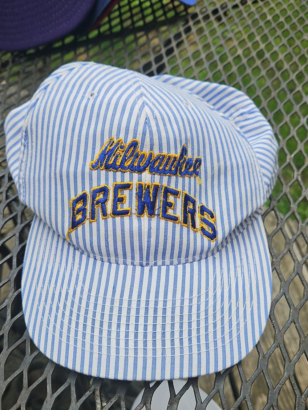 VINTAGE Milwaukee Brewers Striped Baseball Cap - Blue & White